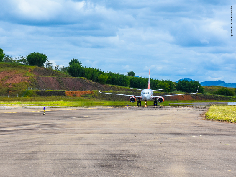 Aeroporto da Zona da Mata - Avião chegando